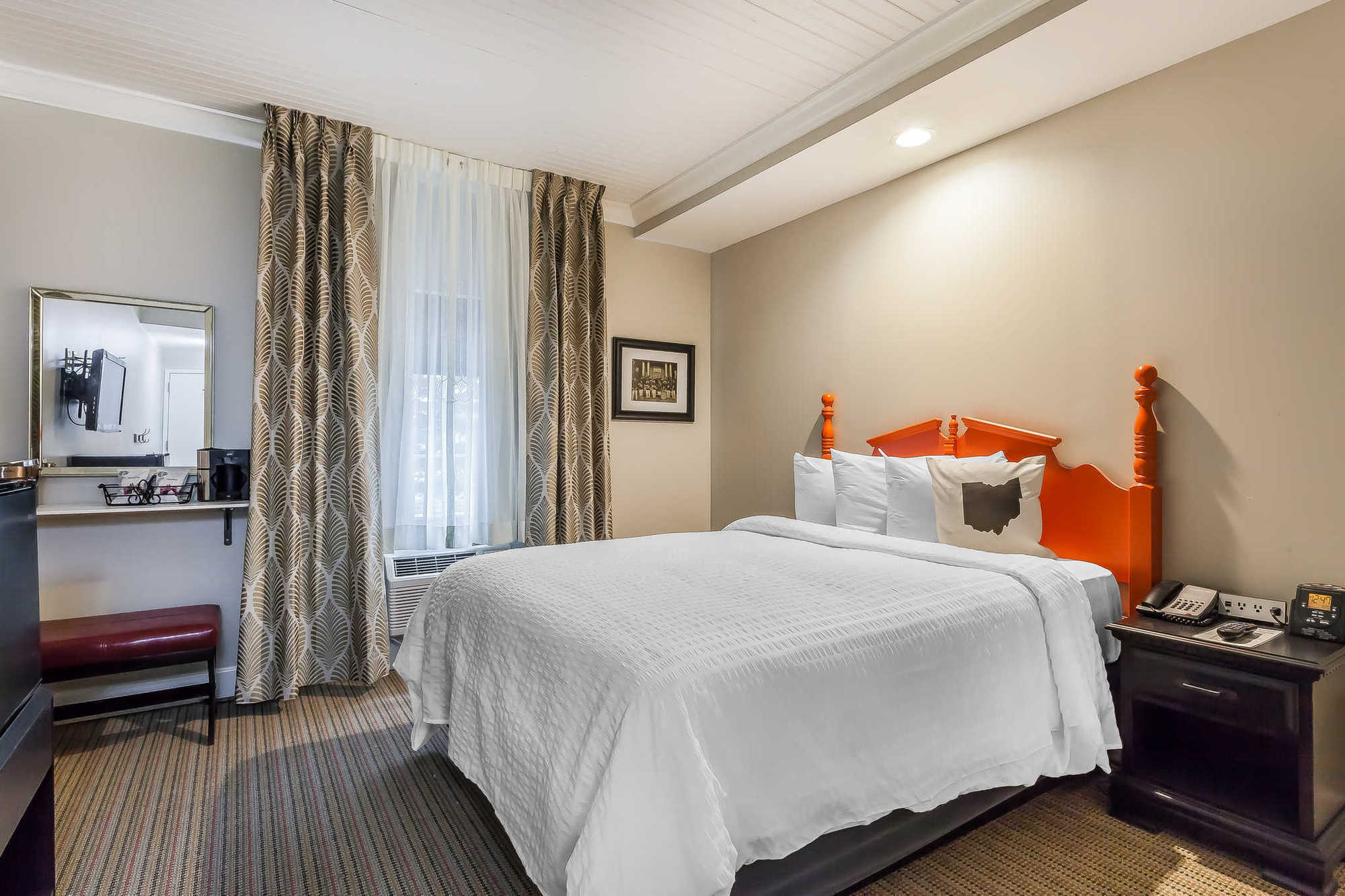 The Aurora Inn Hotel And Event Center Szoba fotó