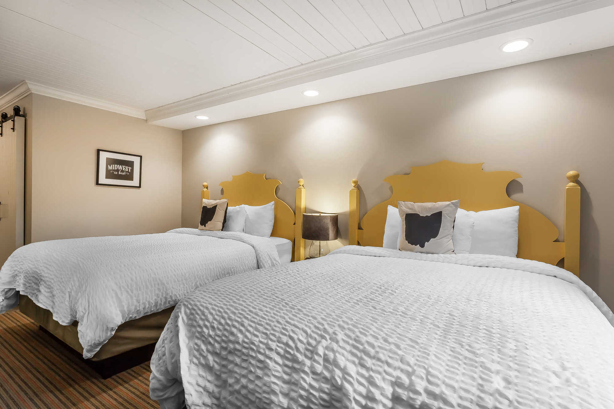 The Aurora Inn Hotel And Event Center Szoba fotó