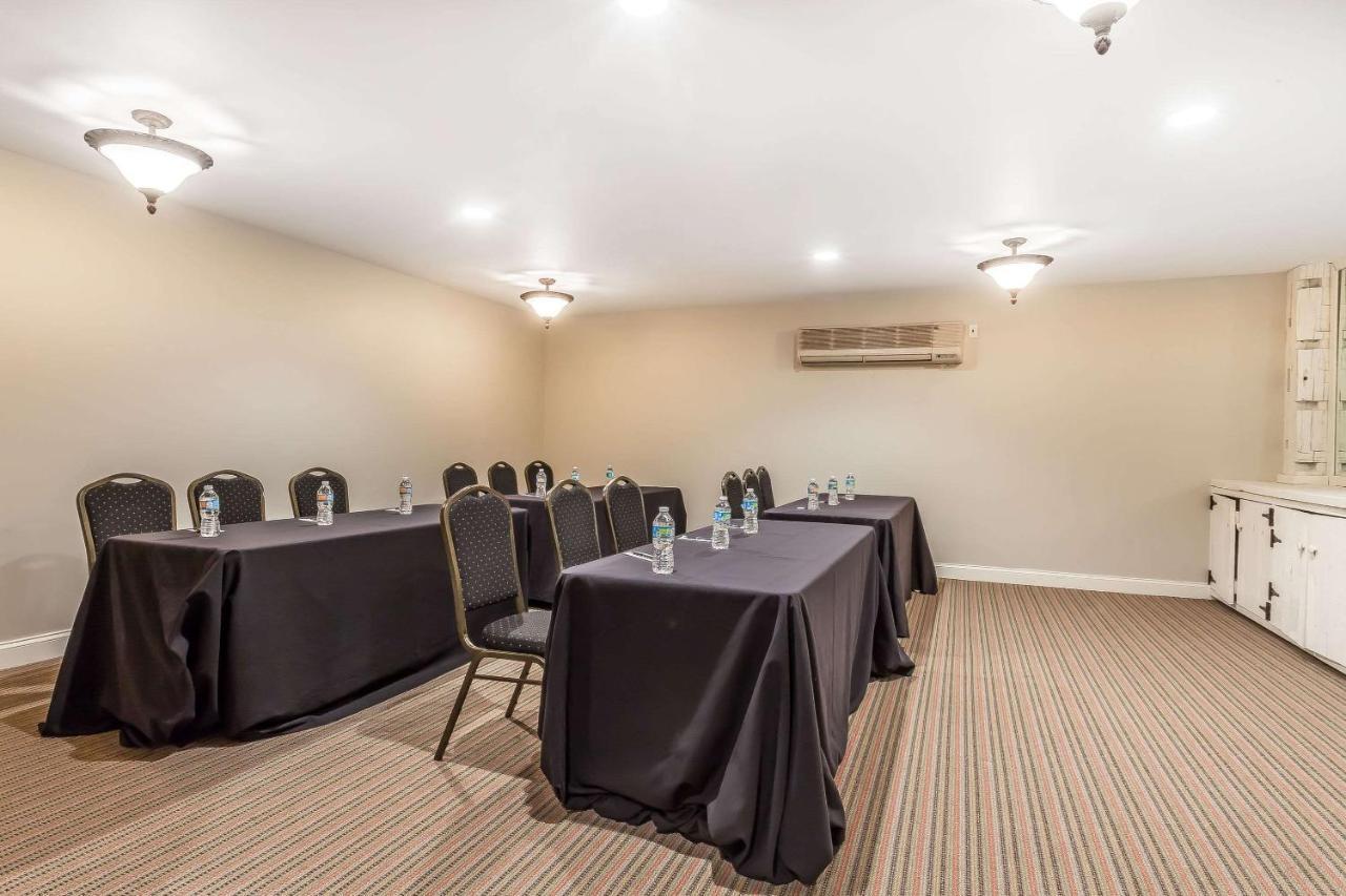 The Aurora Inn Hotel And Event Center Kültér fotó